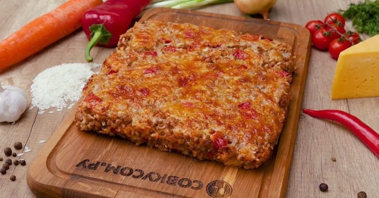 Запечен ориз со мелено месо и зеленчук