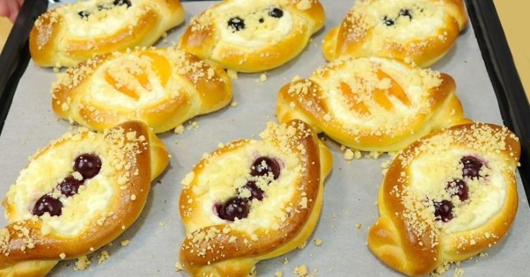 Булочки со сирење и крцкава посипка