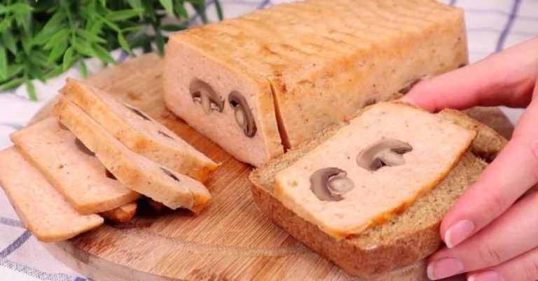 Месен ролат со печурки
