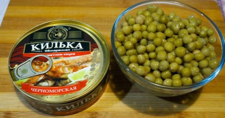 Салата со шпроти во доматен сос ‘Економична’