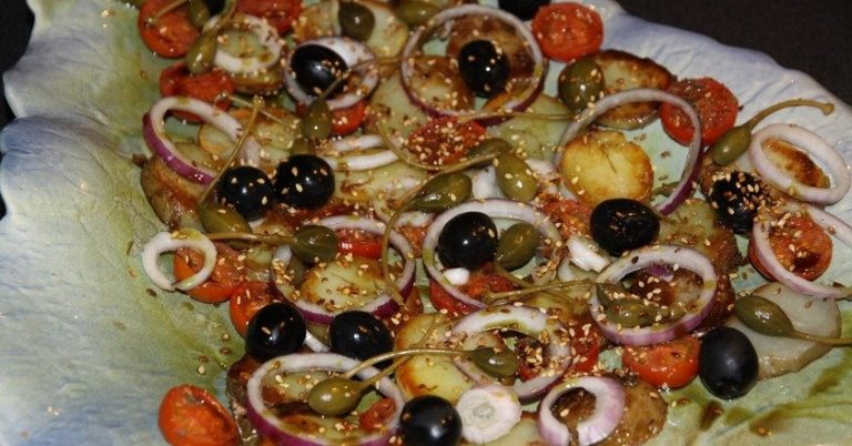 Топла салата од компири