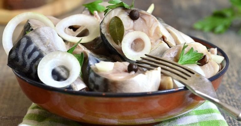 Маринирана скуша со оцет и кромид