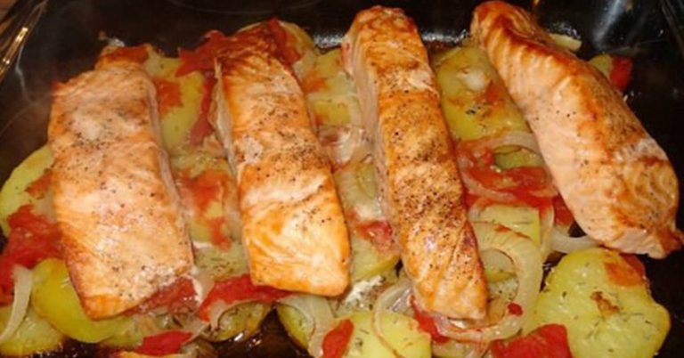Печен лосос со компири