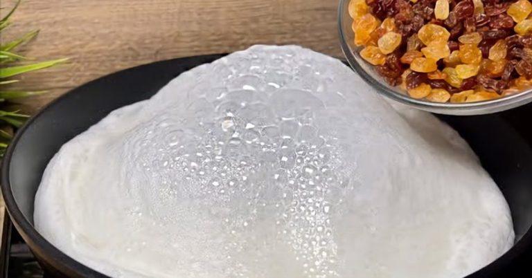 Колач со топло млеко и суво грозје
