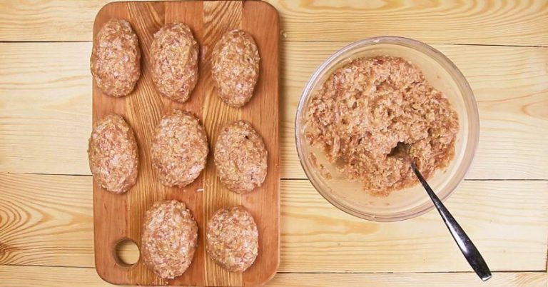 Пилешки плескавици со овесни снегулки