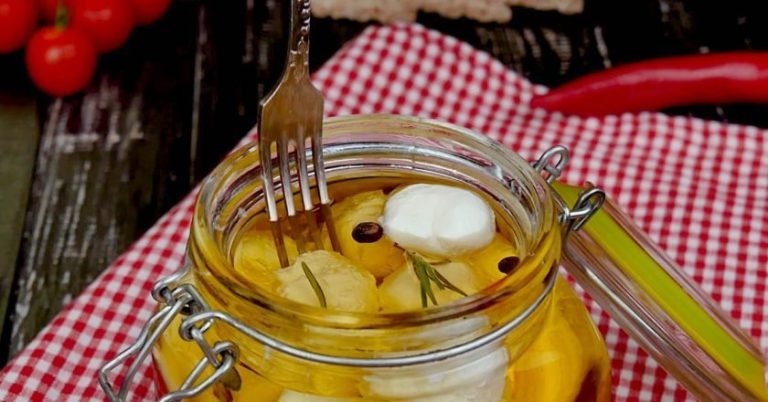 Маринирано меко сирење од јогурт